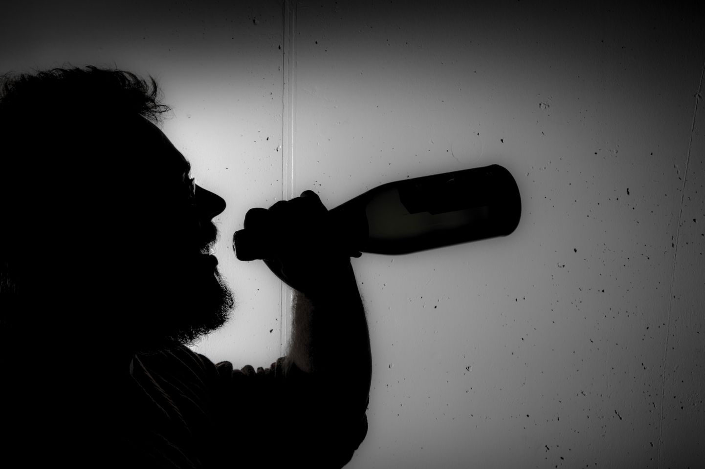 Kui alkoholi hind langeb, hakatakse jälle rohkem jooma, kardavad terviseeksperdid.