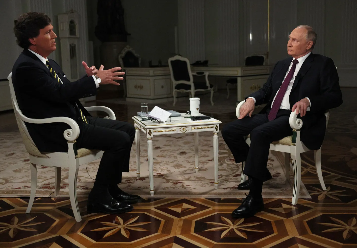 Tucker Carlson Vladimir Putinit usutlemas.