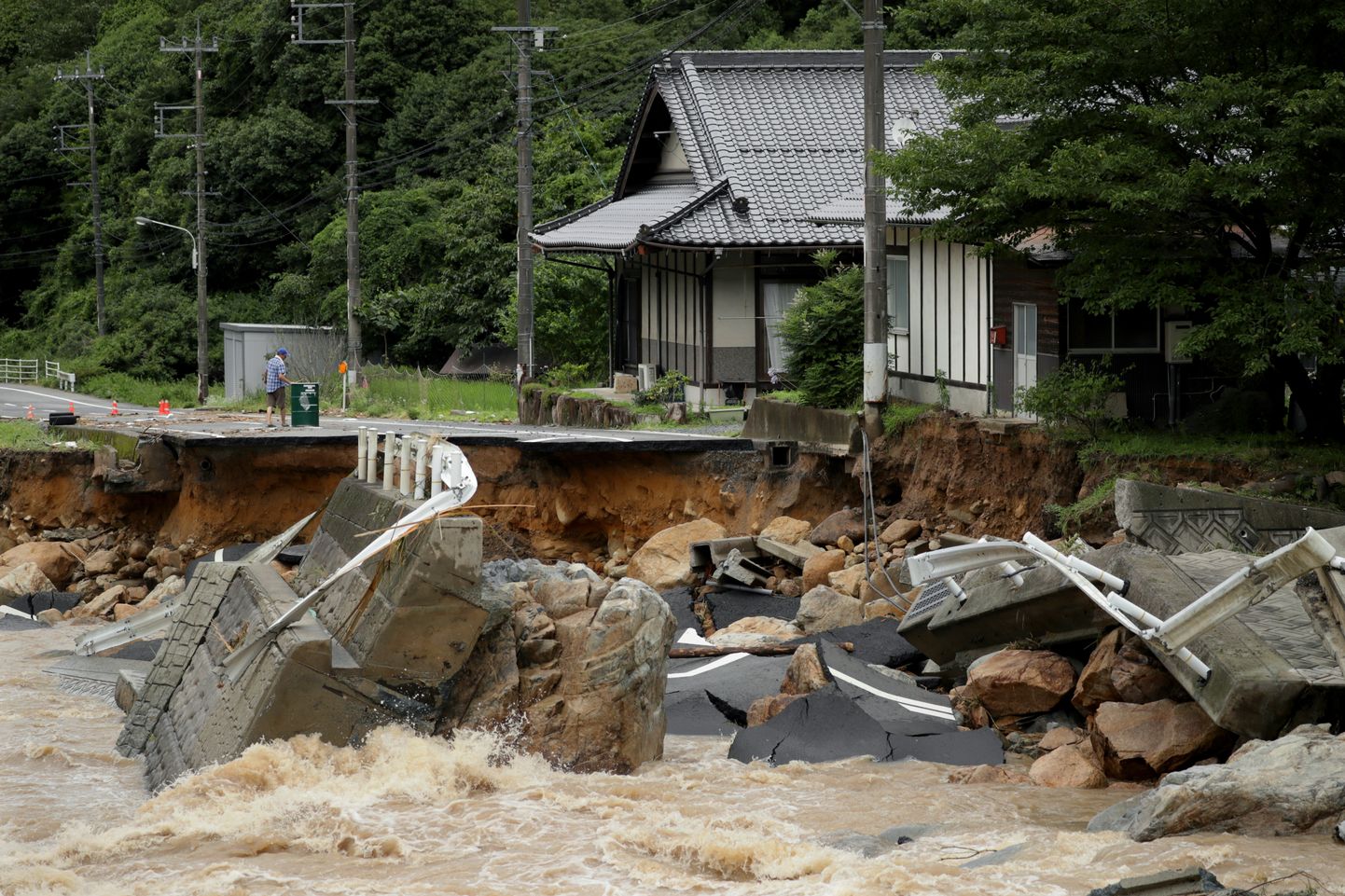 Jaapani lääneosa räsisid sel kuul paduvihm, tulvad ja maalihked.