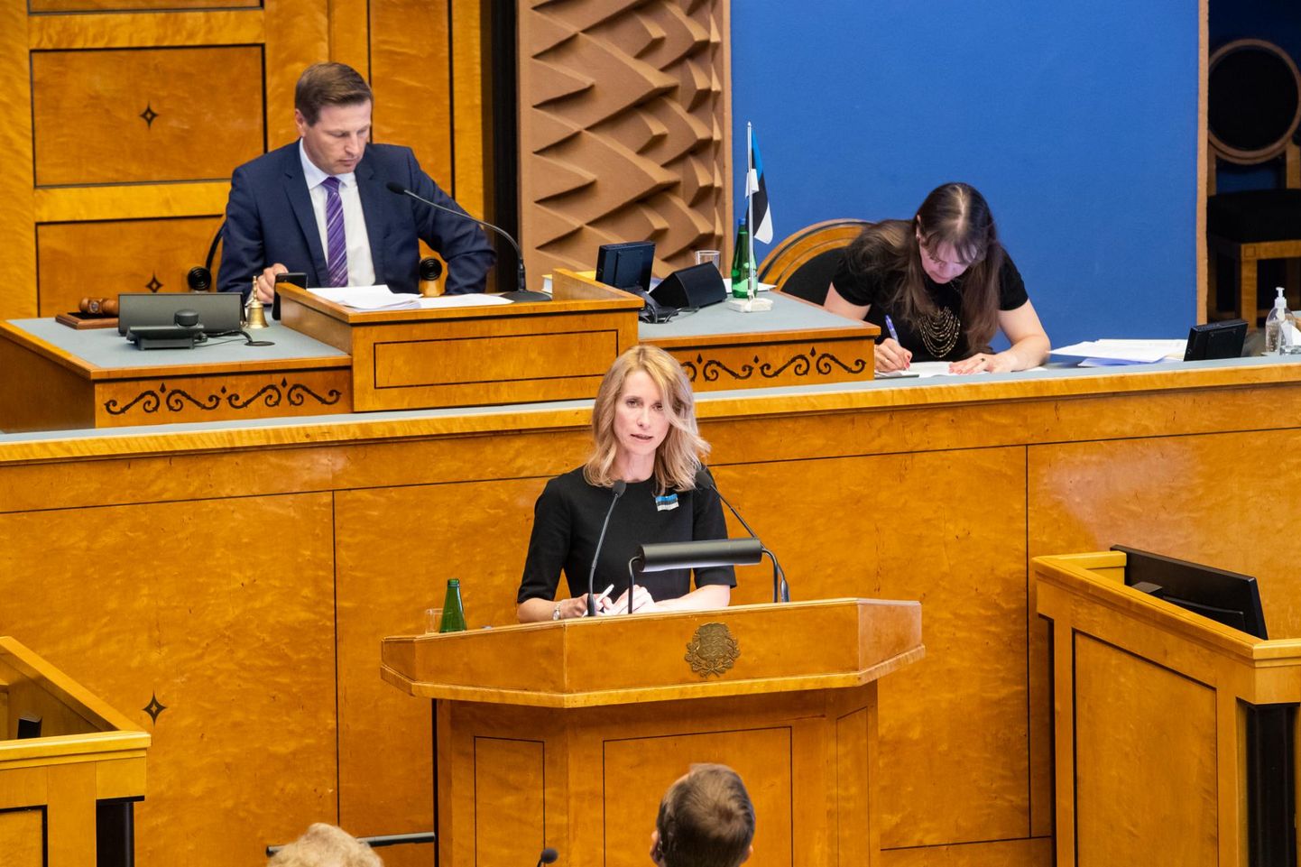 Peaminister Kaja Kallas Riigikogu kõnepuldis.