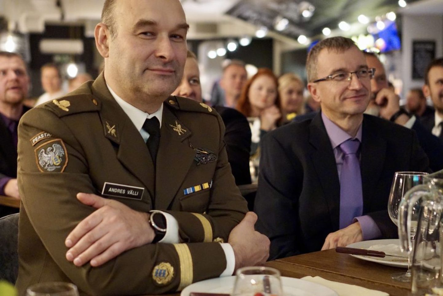 Kaitseliidu Tallinna malevast Lääne malevat juhtima siirduv major Andres Välli (vasakul) on vabatahtlikuna liige Roosna-Alliku üksikkompaniis.