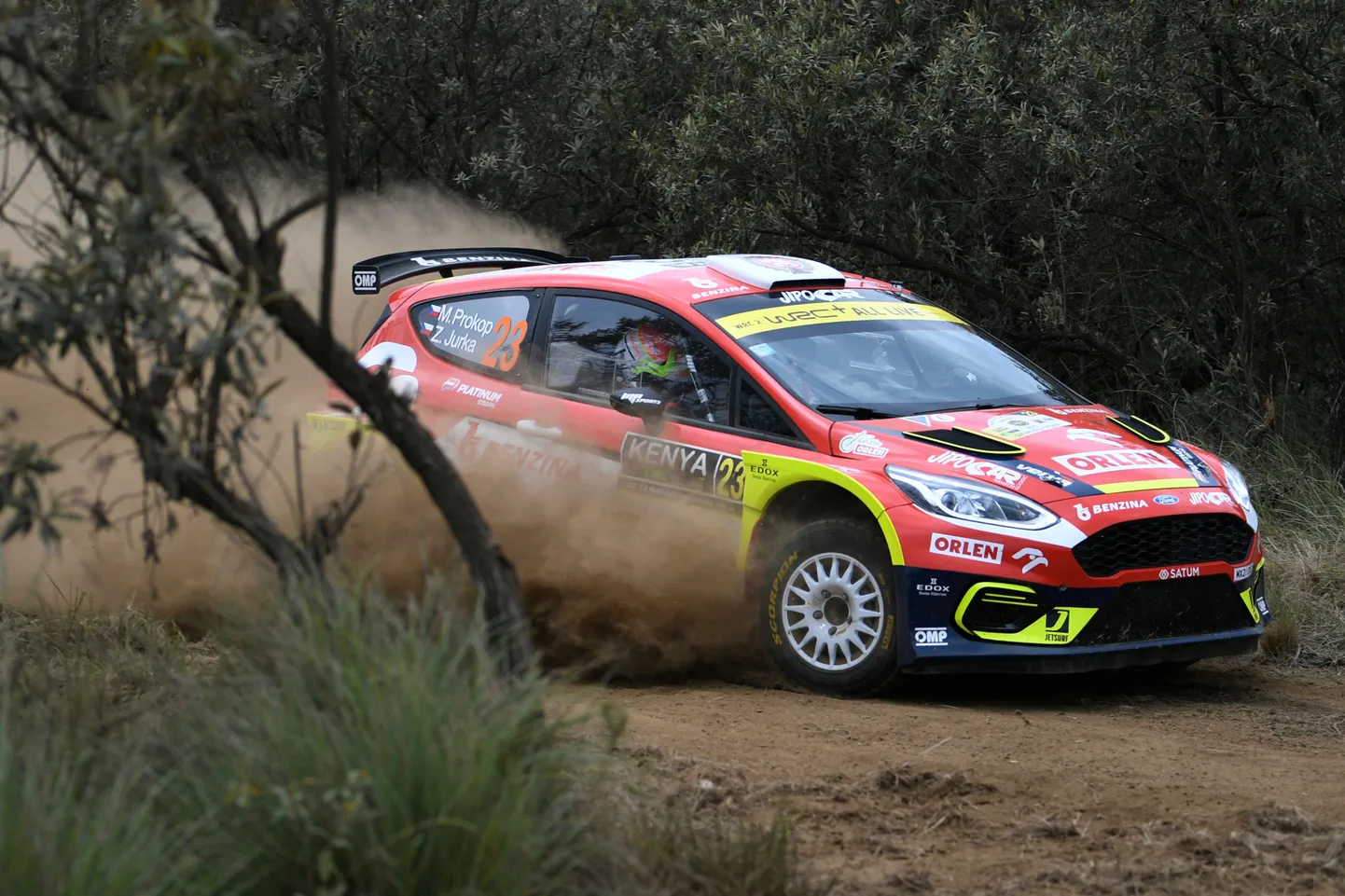 Martin Prokop ja Zdenek Jurka Safari rallil.