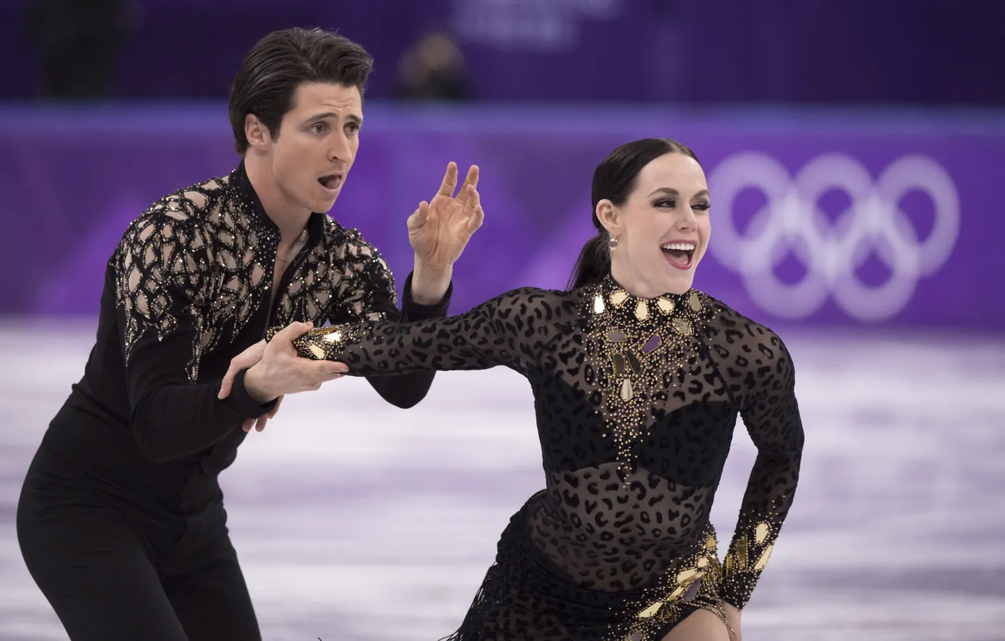 Scott Moir ja Tessa Virtue olümpiajääl.