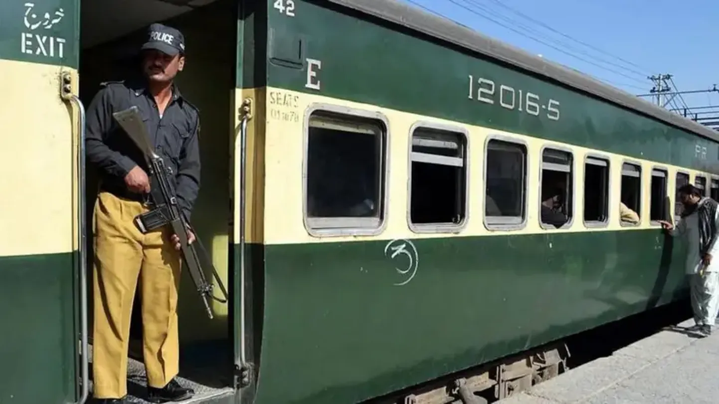 Нападение на поезд компании Jaffar Express, следовавший из города Кветта в Равалпинди, произошло на юго-западе страны.