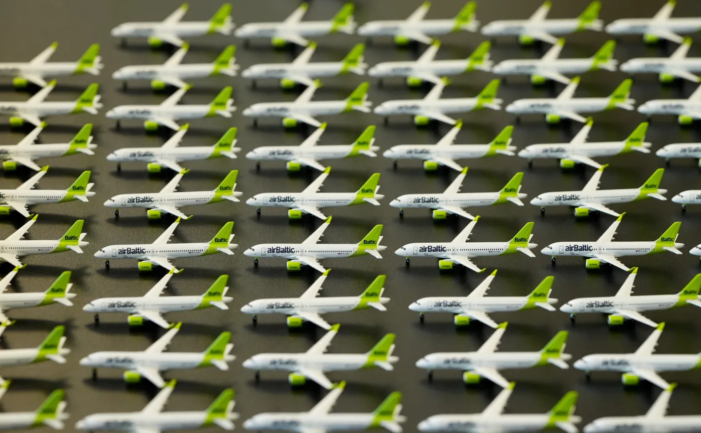 Air Baltic lendab rohkem kui 130 liinil väljumistega Riiast, Tallinnast, Vilniusest, Tamperest ja hooajaliselt Gran Canarialt.