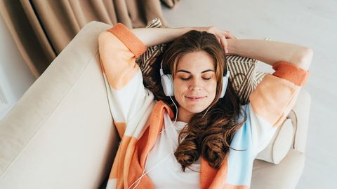 Kui raamat kolib kõrvaklappidesse: miks isegi skeptikud armuvad audioraamatutesse