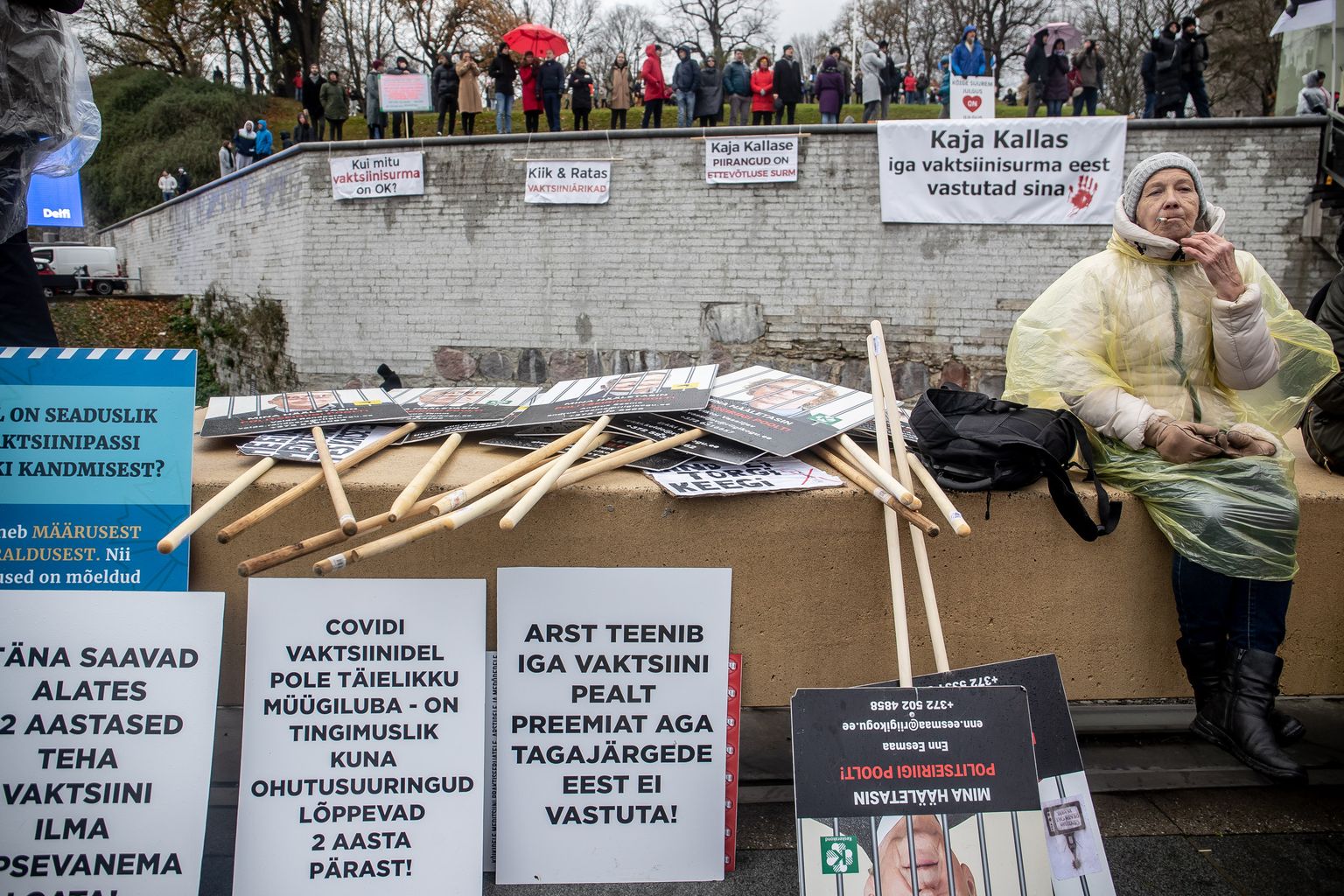 Vaktsineerimisvastaste meeleavaldus Tallinnas Vabaduse väljakul.