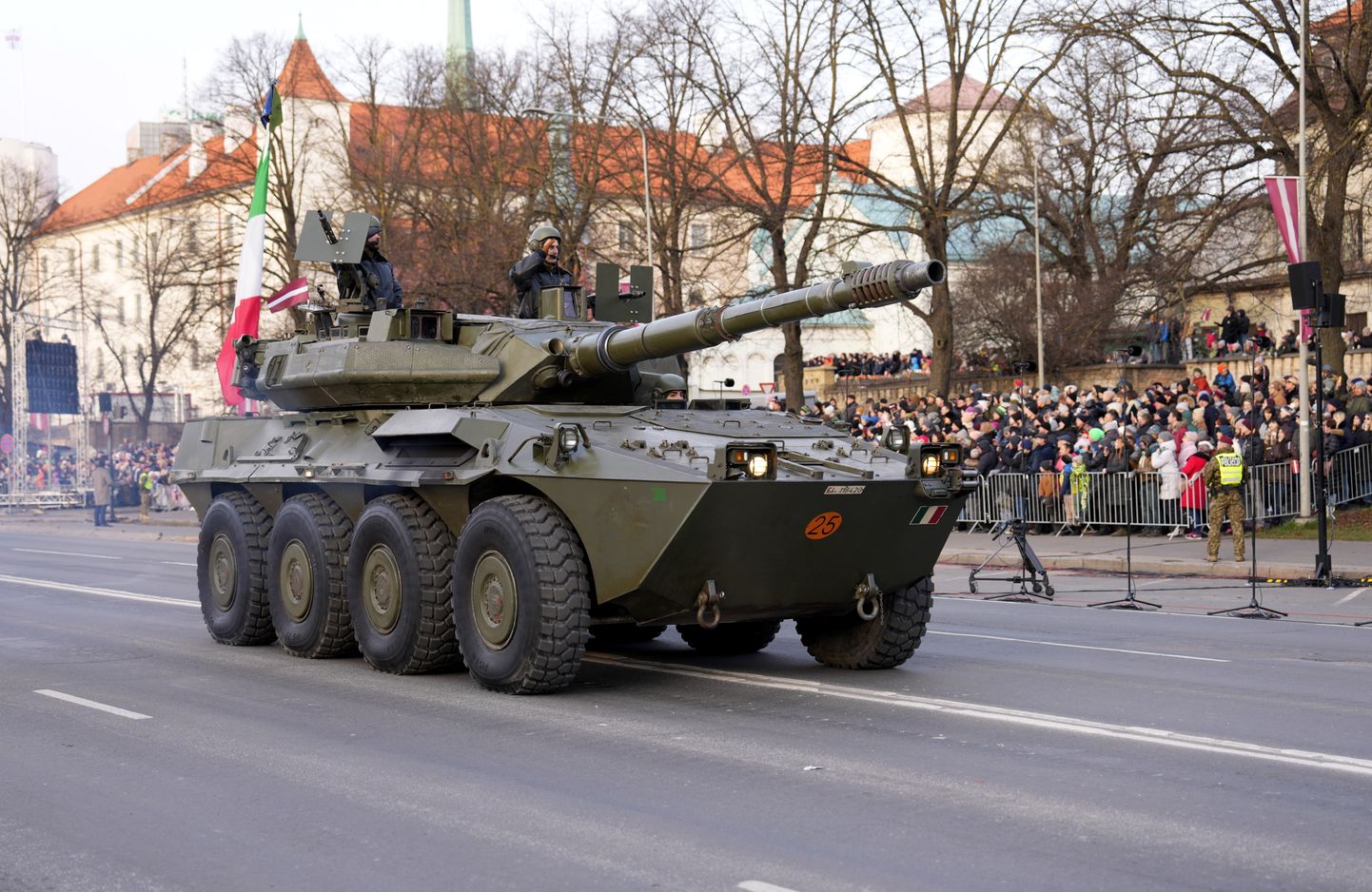 Latvijas Republikas proklamēšanas 104. gadadienai veltīta militārā parāde