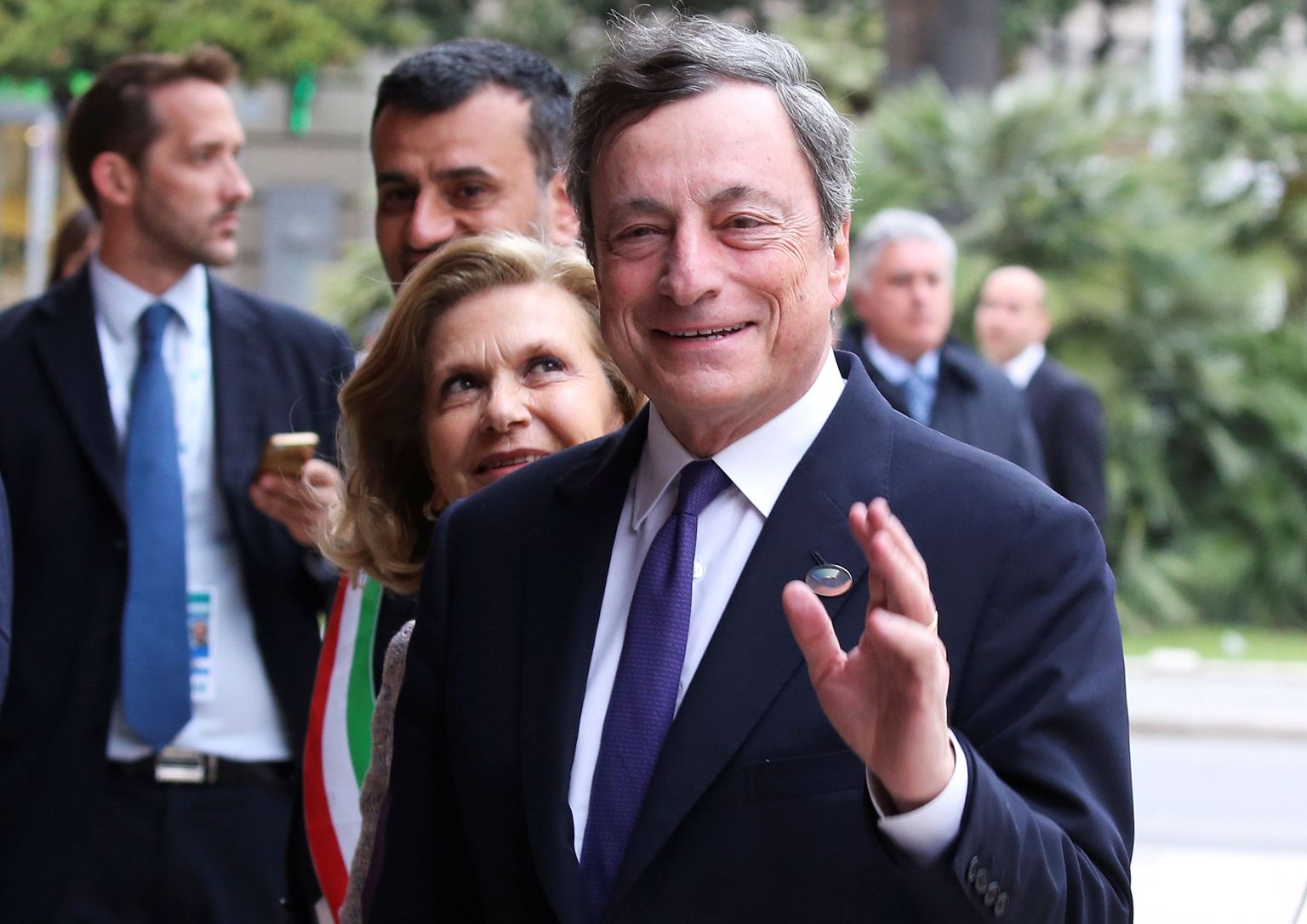 Euroopa Keskpanga president Mario Draghi (P) ja tema abikasa (V) kuu aega tagasi G7 välisministrite kohtumisel.