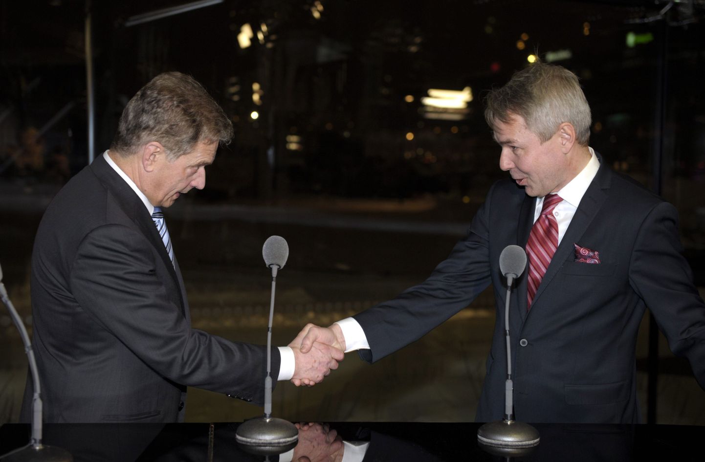Sauli Niinistö ja Pekka Haavisto 2012. aastal pärast presidendivalimiste teise vooru tulemuste selgumist.