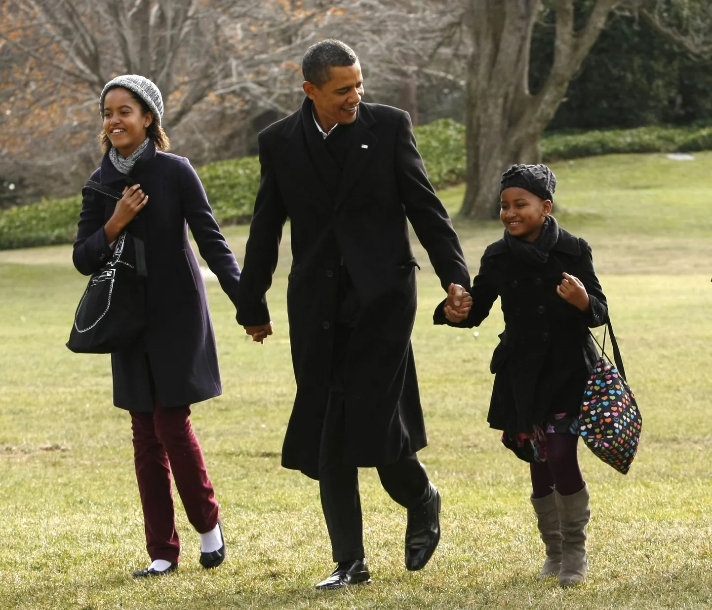 Barack Obama tütarde Malia (vasakul) ja Sashaga.