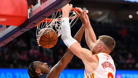 Porziņģa rezultatīvais sniegums neglābj "Hawks" no zaudējuma NBA vājākajai komandai