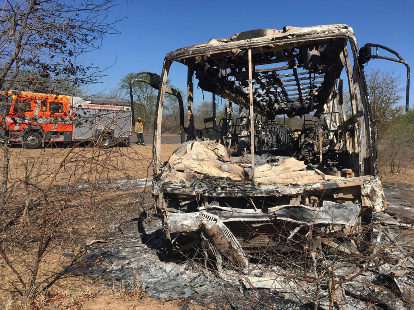Zimbabwes maha põlenud buss.