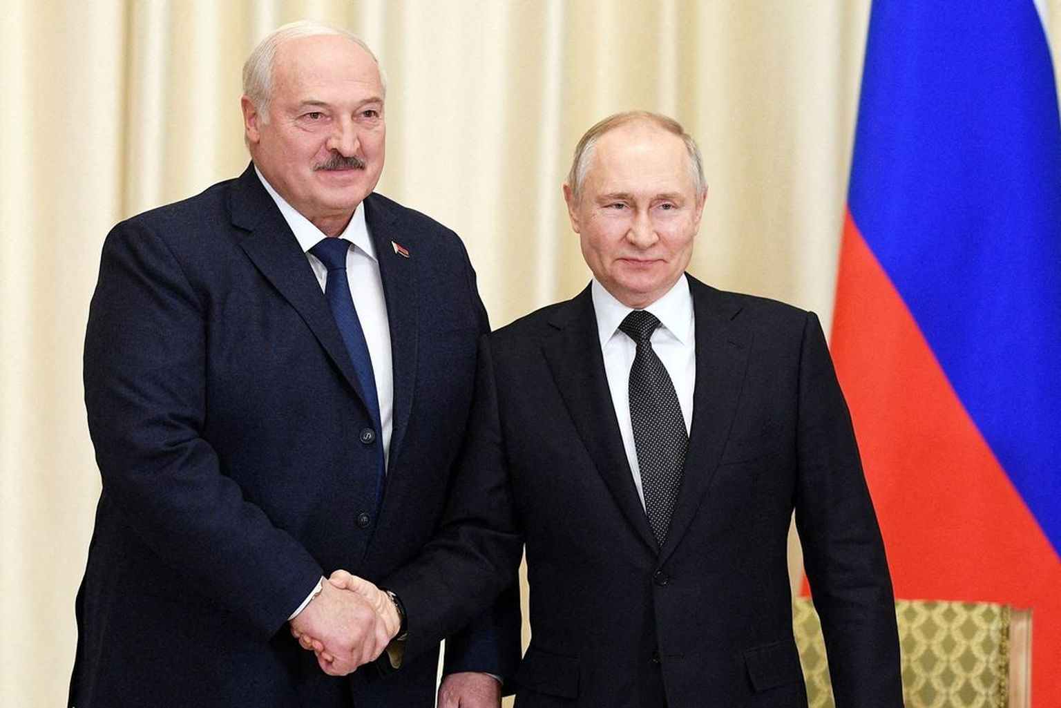Vladimir Putin (paremal) ja Valgevene president Aljaksandr Lukašenka.