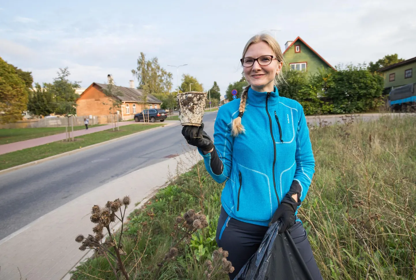 Rakvere plogging’u-grupi eestvedaja Marika Kundla sõnutsi on koroonaaeg toonud loodusesse uue prügi – maskid.