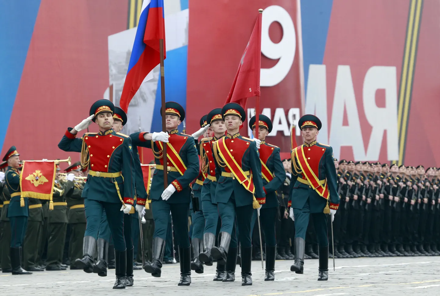 Парад на Красной площади в Москве 9 мая 2011 года