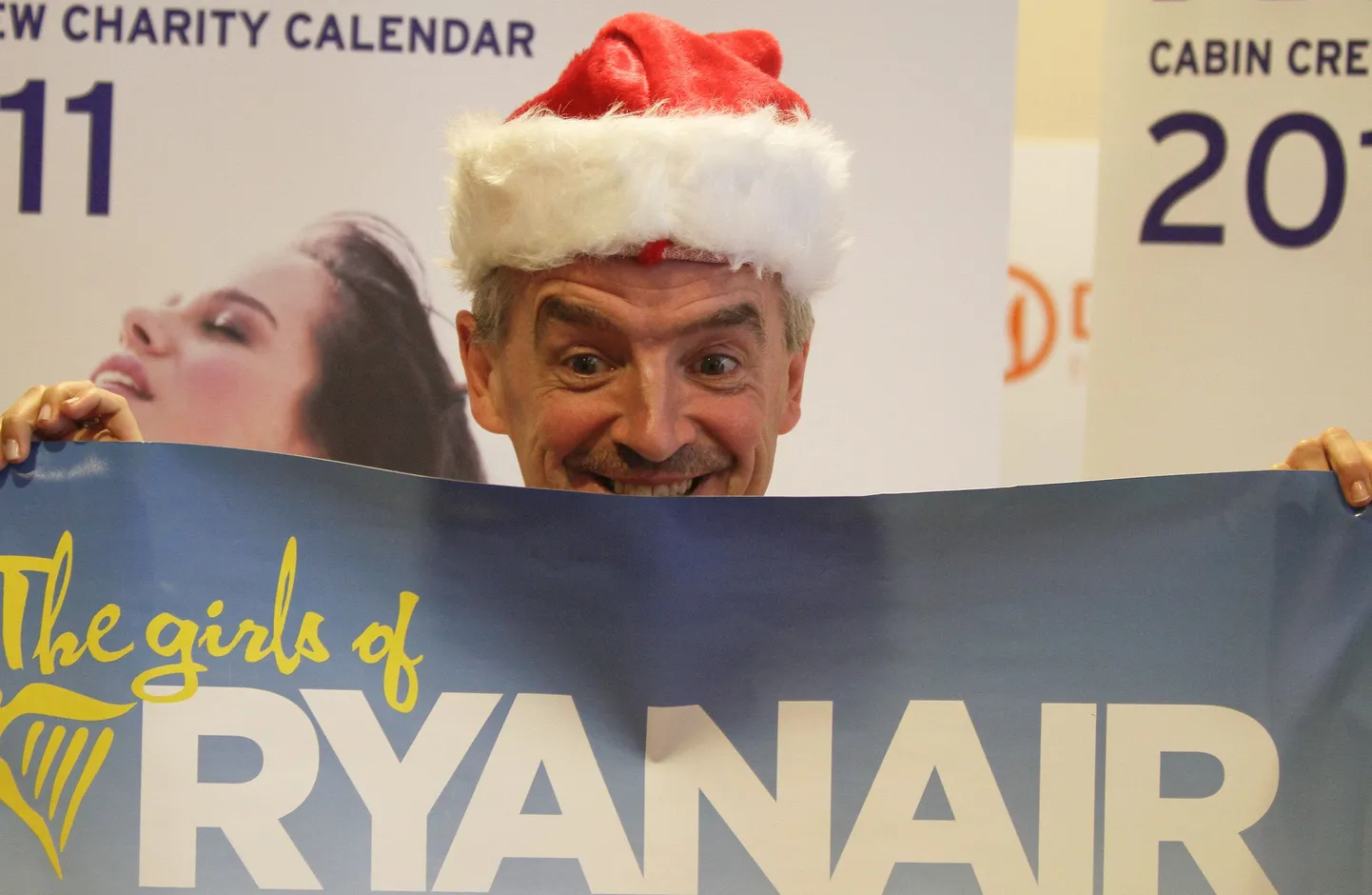 Ryanairi juht Michael O'Leary 2011. aasta kalendrit esitlemas