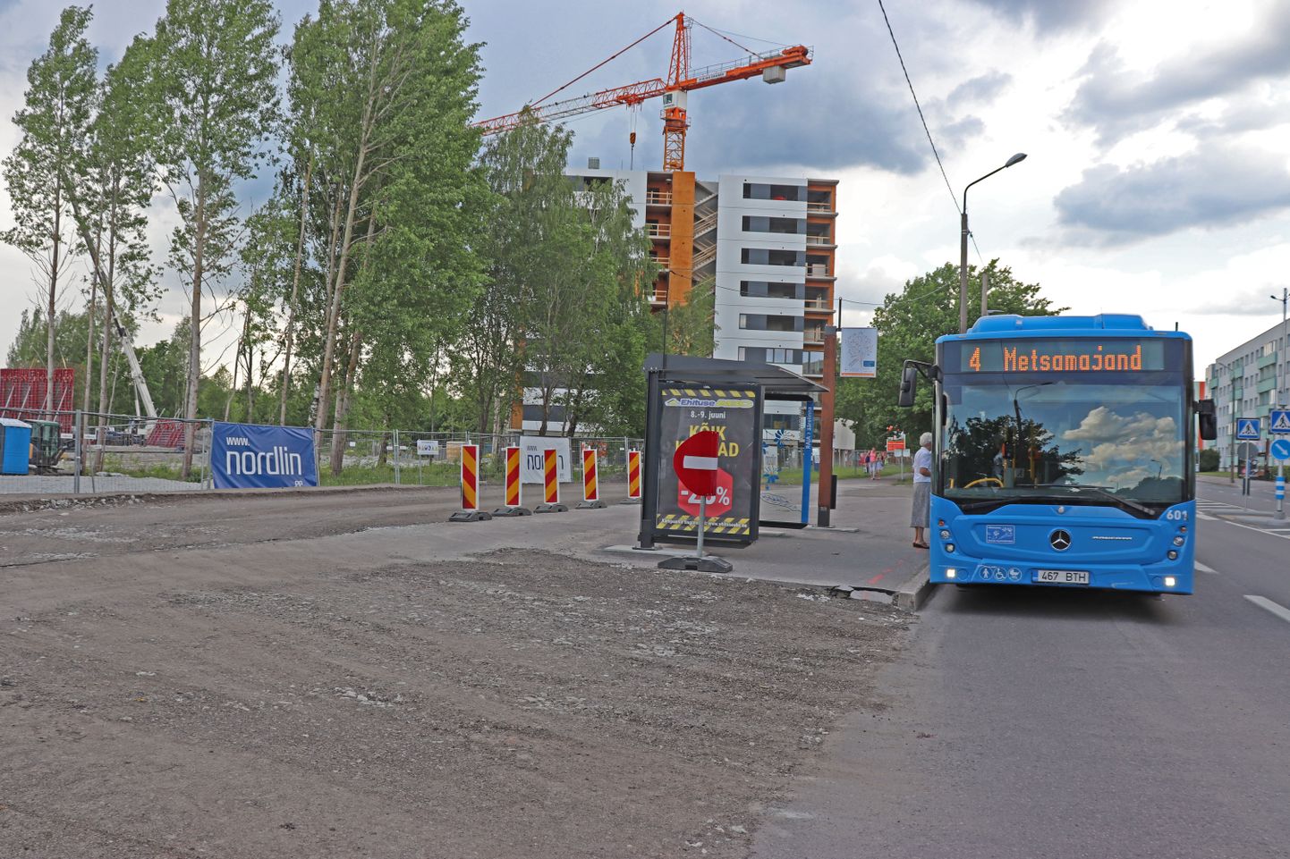 Uuest nädalast ei keera Pärnu linnabussid ümber mitte Raja tänaval, vaid Mai tänava lõpus asuva bussipeatuse taga.