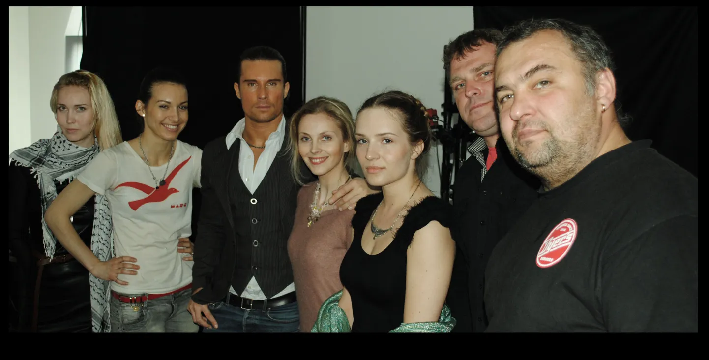 3D lühianimatsioonifilmi «Burn to Shine» Tallinnas tegutsev meeskond (paremalt): Emil Rutiku, Madis Milling, Marta Laan, Karin Rask, Hidalgo Serra, Alessia Frerotti, Liis Tiisvelt.