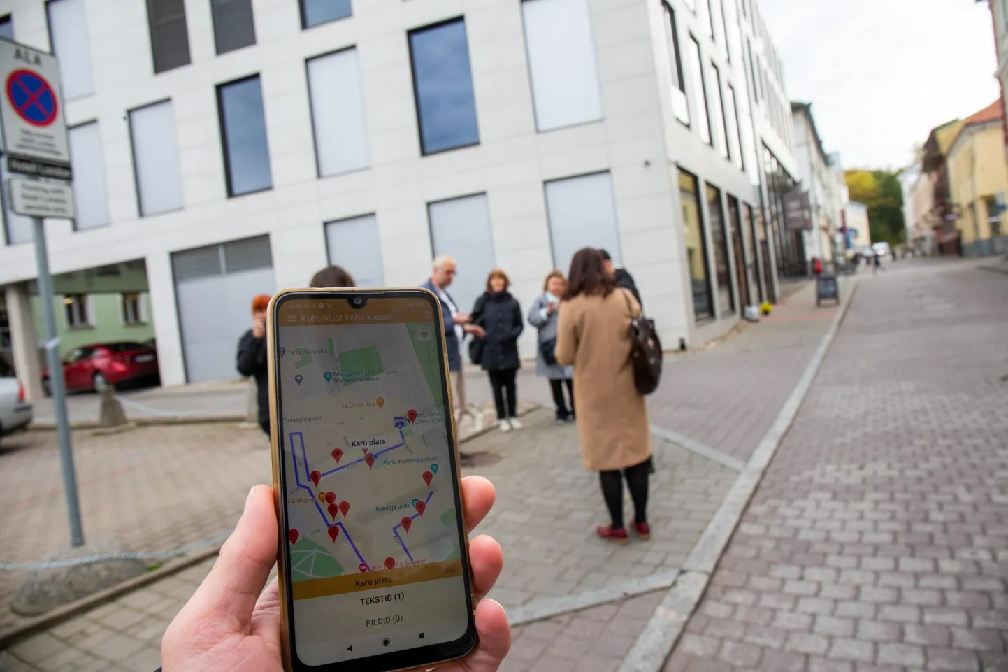 Emajõelinna käsitleva ilukirjandusega saab nüüd tutvuda mobiilirakenduse Tartufic kaudu. Näiteks kui otsida tekste Karu platsi nime järgi, saab lugeda tekste sel fotol oleva paiga kohta, sest just nii seda kohta kunagi kutsuti.