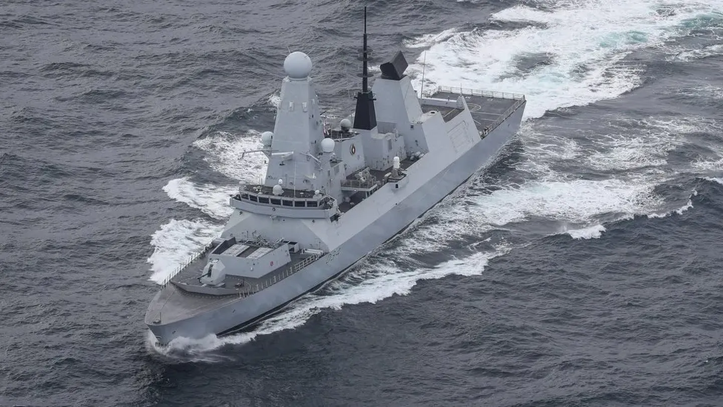 Британский корабль HMS Diamond и три военных корабля США сбили беспилотники и ракеты хуситов