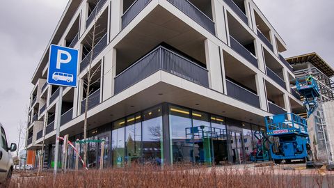 LHV suleb Pärnu kliendikontori ja koondab osa töötajaid