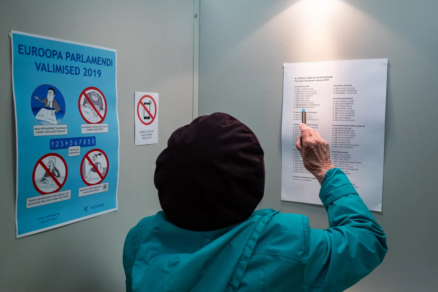 Tallinn. 26MAY19. 
Euroopa Parlamendi valimised Lasnamäe valimisjaoskondades. 
2019 European Parliament elections in Tallinn Lasnamäe area. Voting.
Foto: Erik Prozes, Postimees