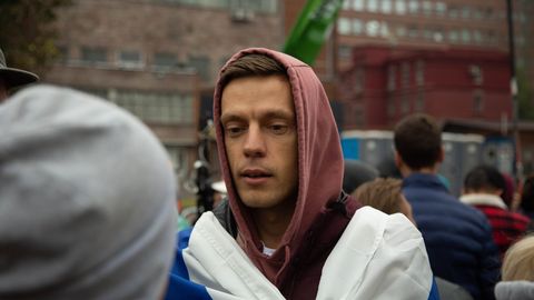 Par "ārvalstu aģenta pienākumu" nepildīšanu Krievijas tiesa aizmuguriski apcietina žurnālistu Dudju