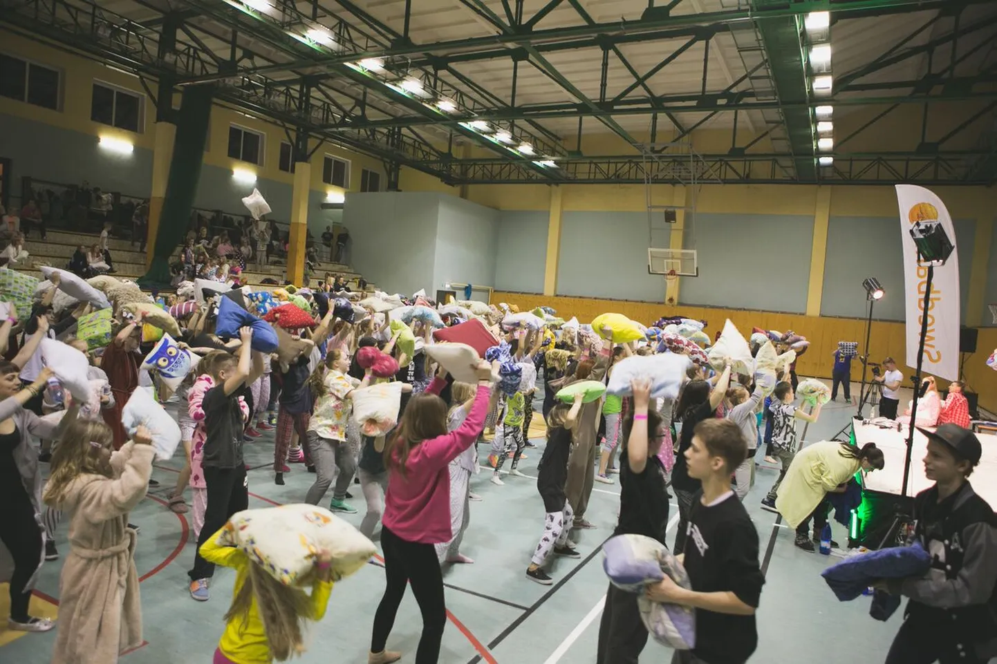 Maailma suurim padjalahing Jõgeval loodab senist sulelendu ületada