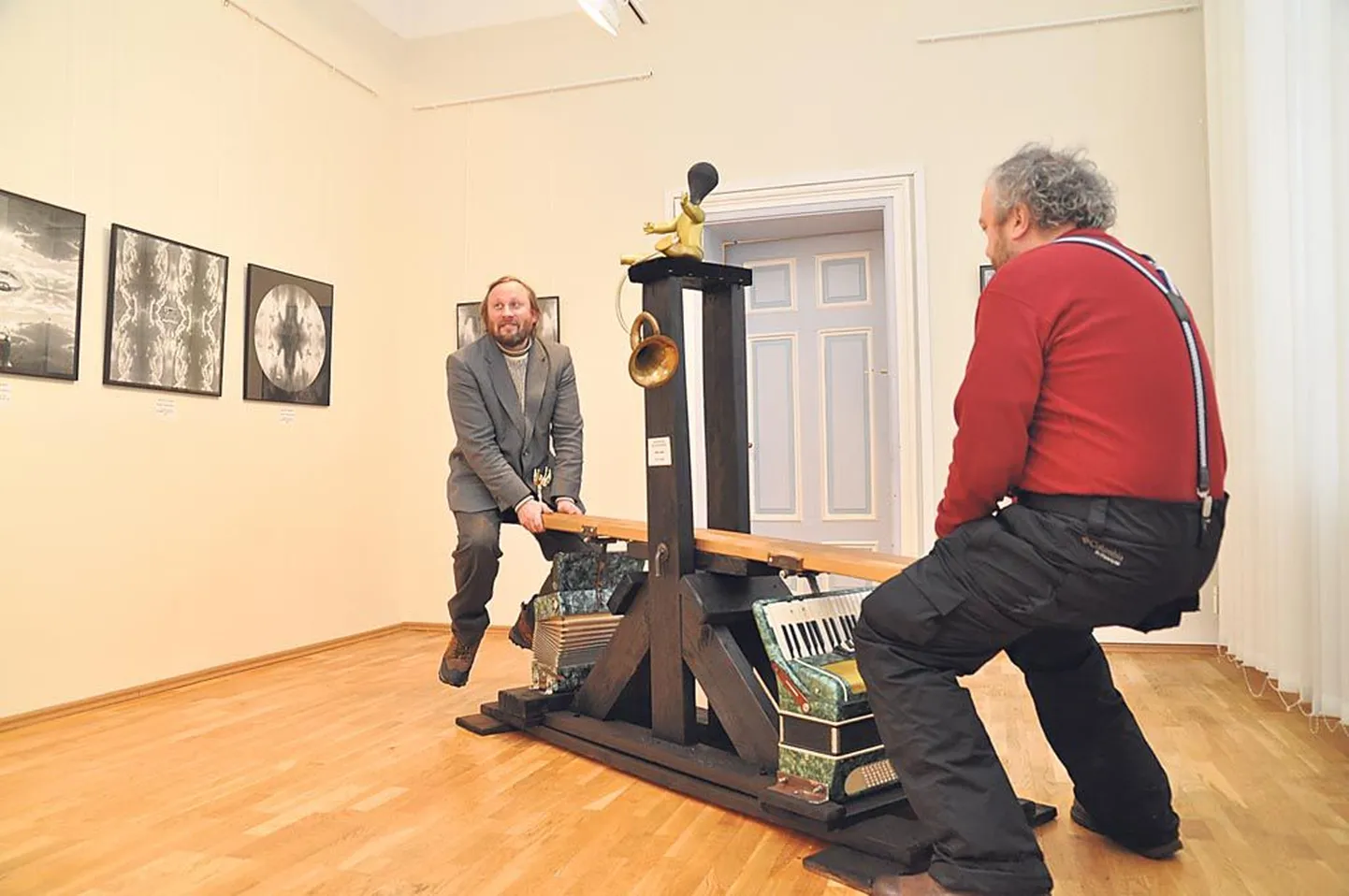 Pildil on futuristlik instrumentaalinstallatsioon “Equilibrio”, autoriks Taje Tross.