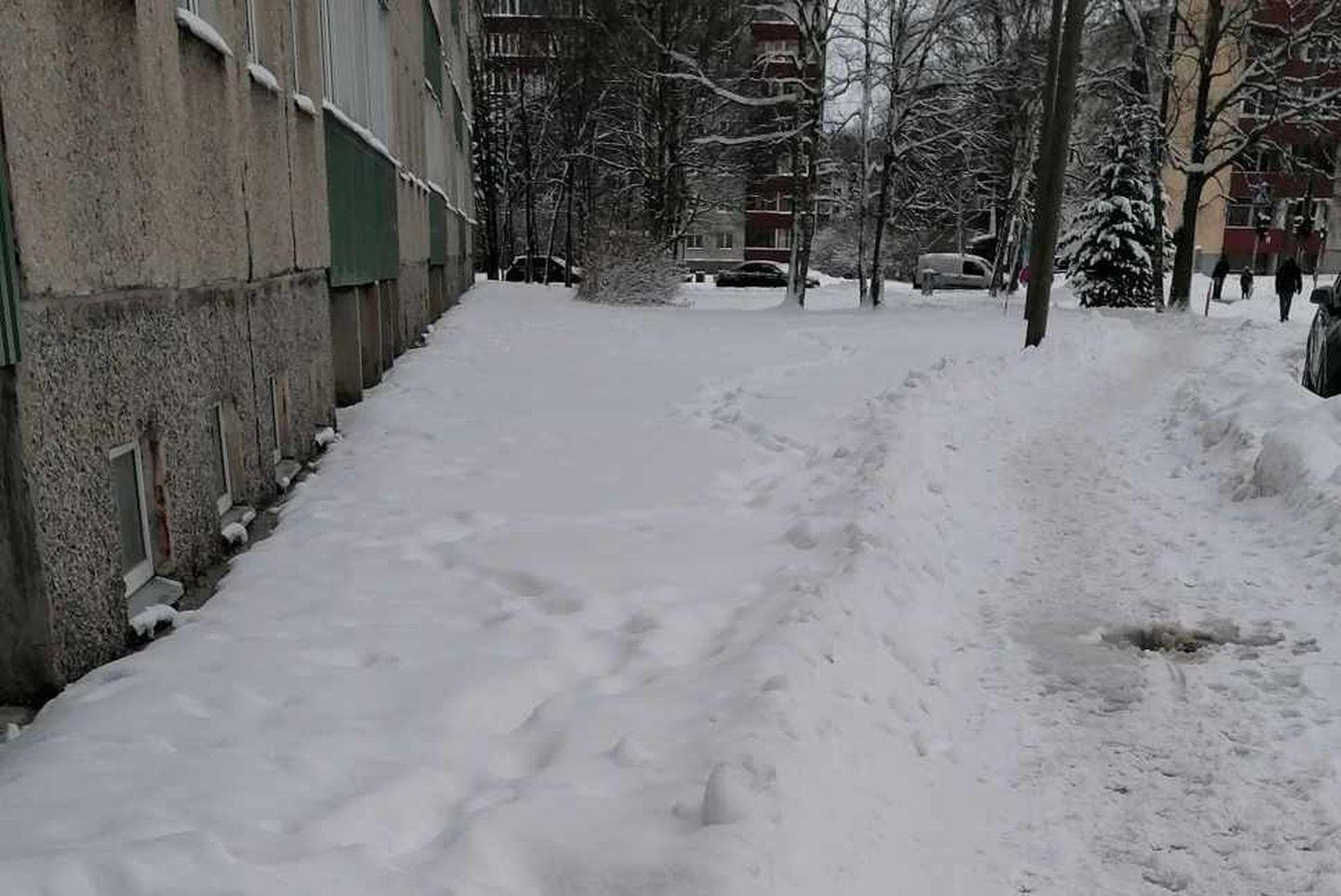 Lumi kõnniteel