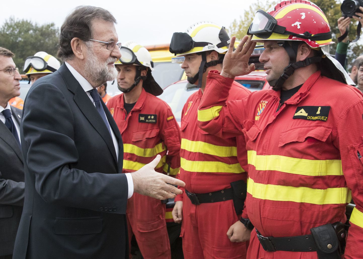Hispaania peaminister Mariano Rajoy Galicias päästjatega kohtumas.