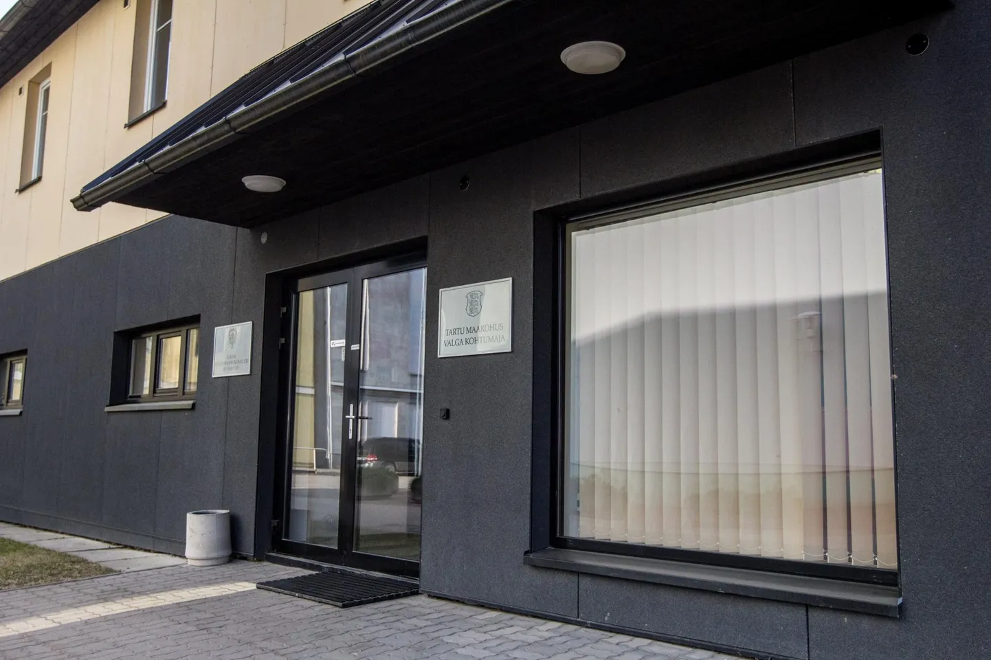 Tartu maakohtu Valga kohtumajas peetud istung tuleb tulevikus uuesti pidada, kuna üks süüdistatav loobus kokkuleppest ja seda alles istungil teada saanud kohtunik saatis asja tagasi prokuratuuri.