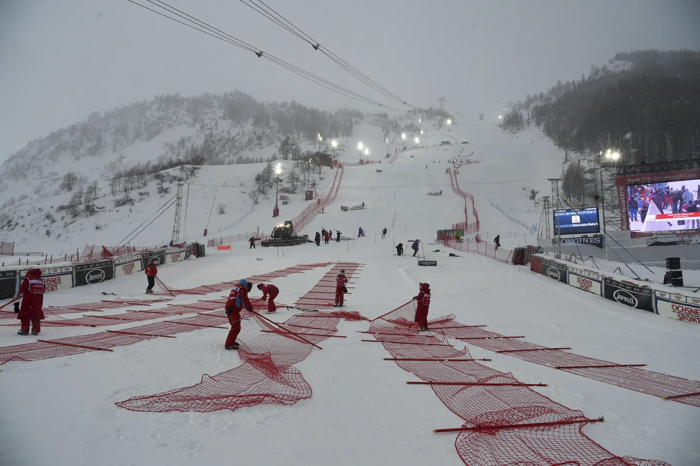 Val D'Isere'is toimuma pidanud slaalom jäeti ära.