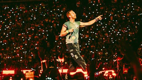 ARVUSTUS ⟩ Coldplay Helsingis: vikerkaarevärviline möll pani põhjamaised südamed sulama