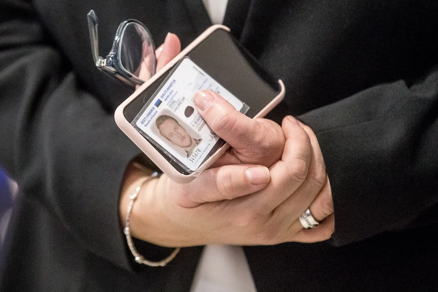 ID-kaardi taotlemine läheb 2025. aastast kallimaks. Pilt on illustratiivne.