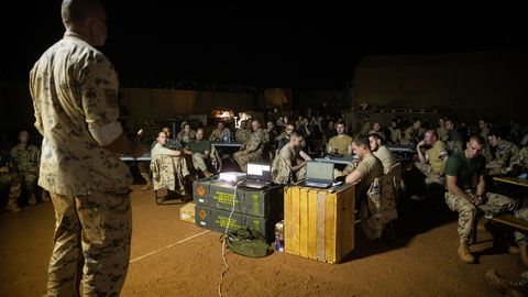 Несущие службу в Мали эстонские военные отметили День ветеранов
