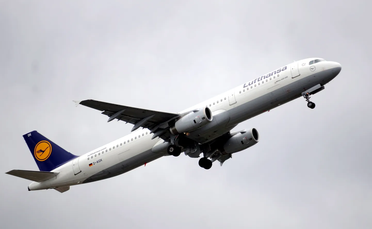 Самолет Lufthansa