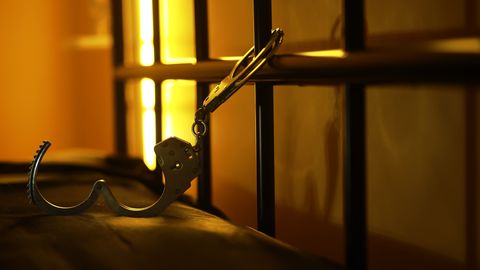 Rēzeknē nosalušā divus gadus vecā zēna mātei piespriež divu gadu un deviņu mēnešu cietumsodu