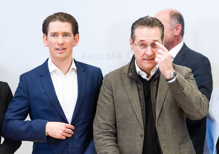 Федеральный канцлер Австрии в 2020-2021 годах Себастьян Курц и вице-канцлер Австрии в 2017-2019 годах, лидер ультраправой Австрийской партии свободы (FPÖ) в 2005-2019 годах Хайнц-Кристиан Штрахе. Штрахе - один из фигурантов громкого скандала 2019 года о попытках влияния добравшихся до власти правых политиков на независимую прессу и возможном финансировании из РФ, что привело к отставке всего правительства Австрии.