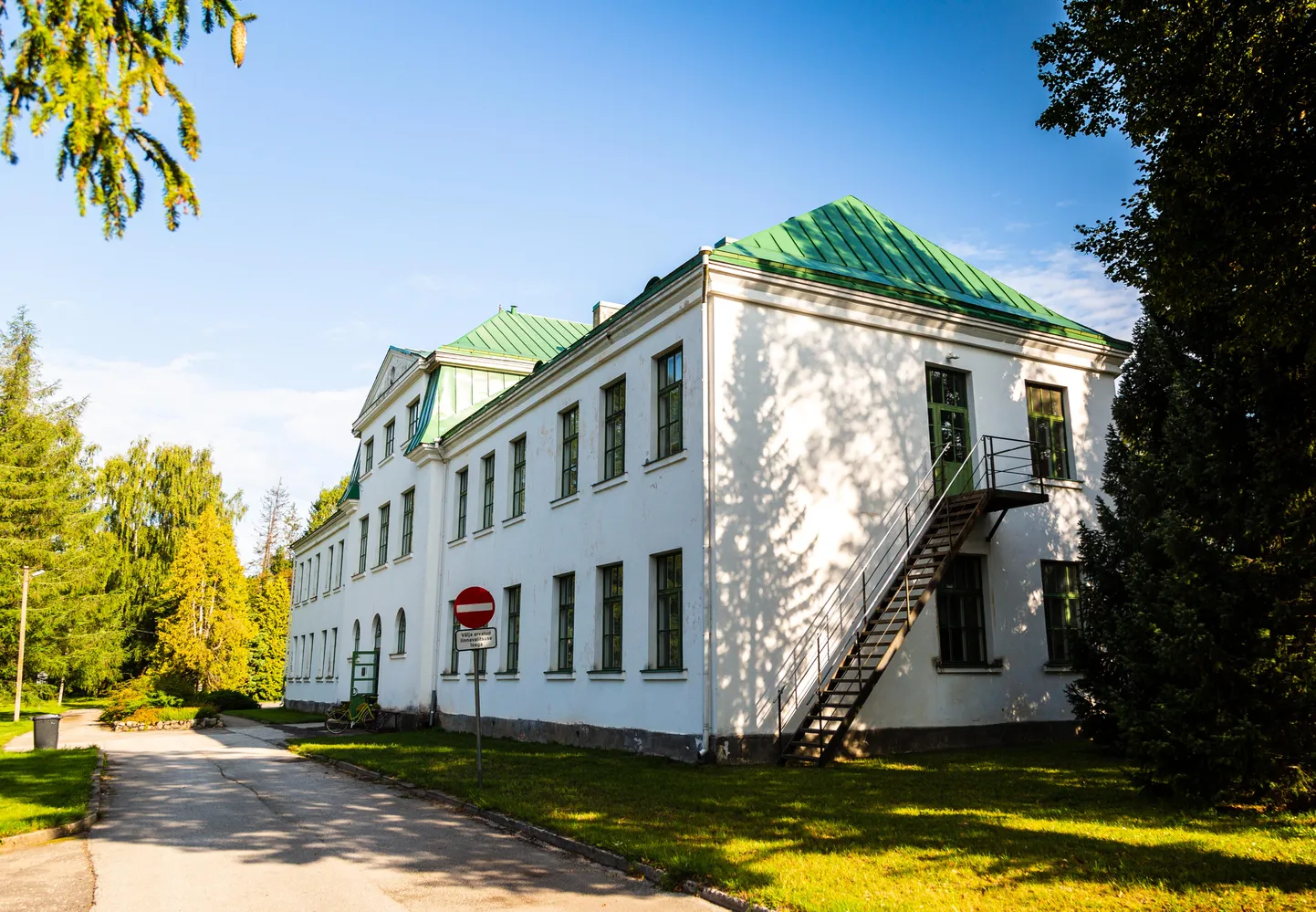 Näitering toimub Tõrva kultuurimajas.