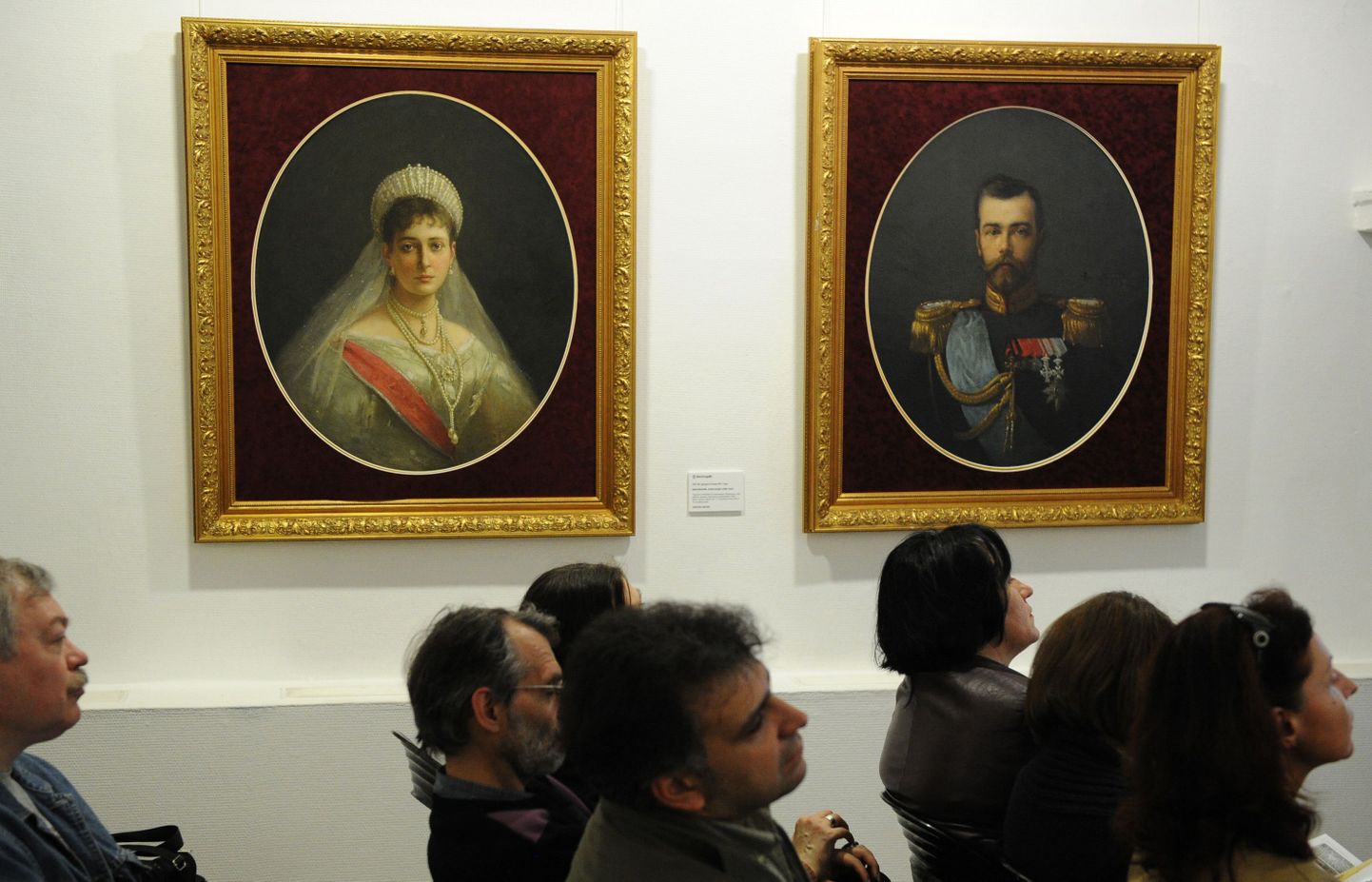 Tsaar Nikolai II ja tema abikaasa Aleksandra Fjodorovna portreed.