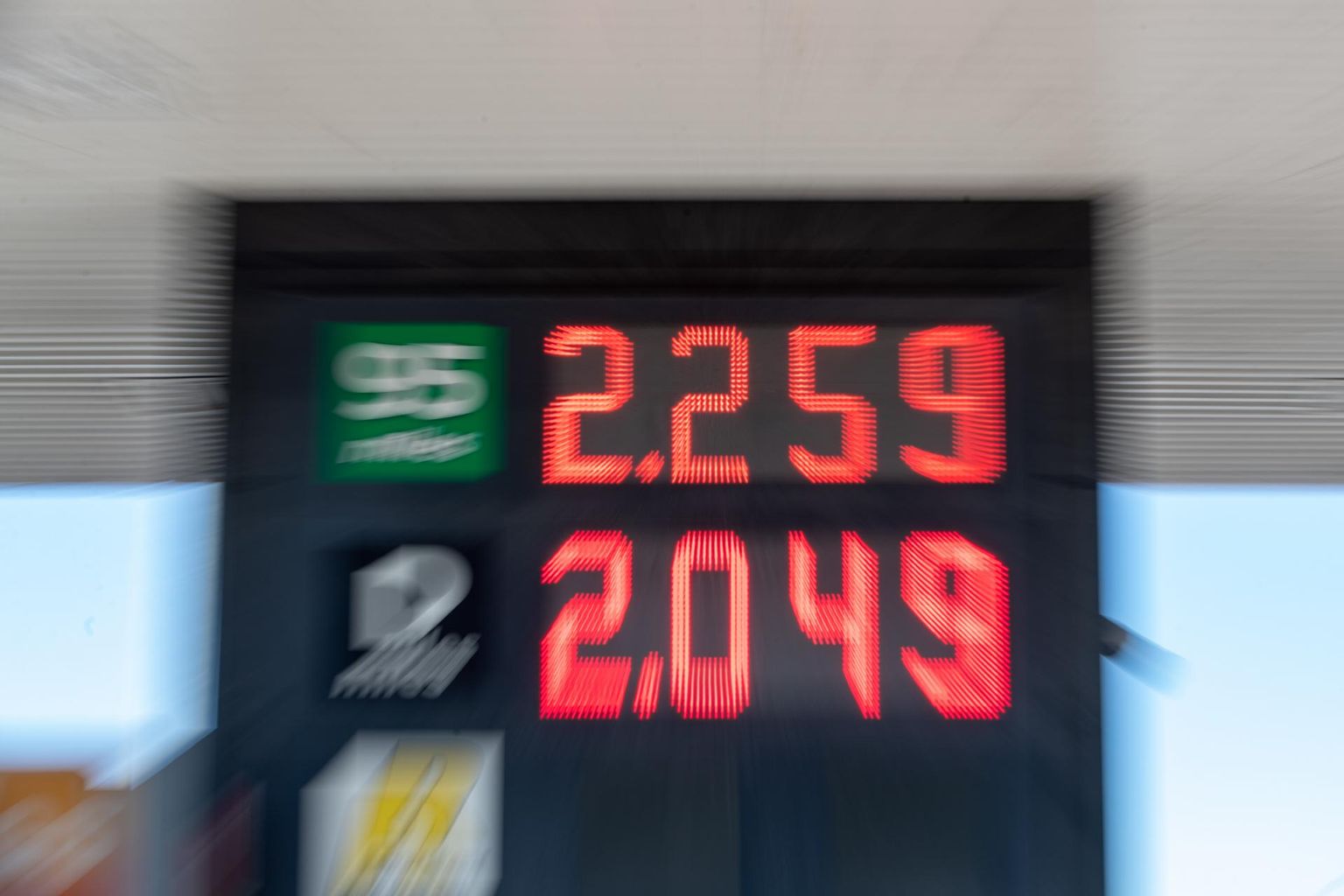 Kütusehinnad löövad rekordeid nii Euroopas kui ka Ameerikas.