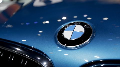 BMW MASSILINE TAGASIKUTSUMINE ⟩ Poolt miljonit autot ähvardab starteri rikke tõttu süttimine