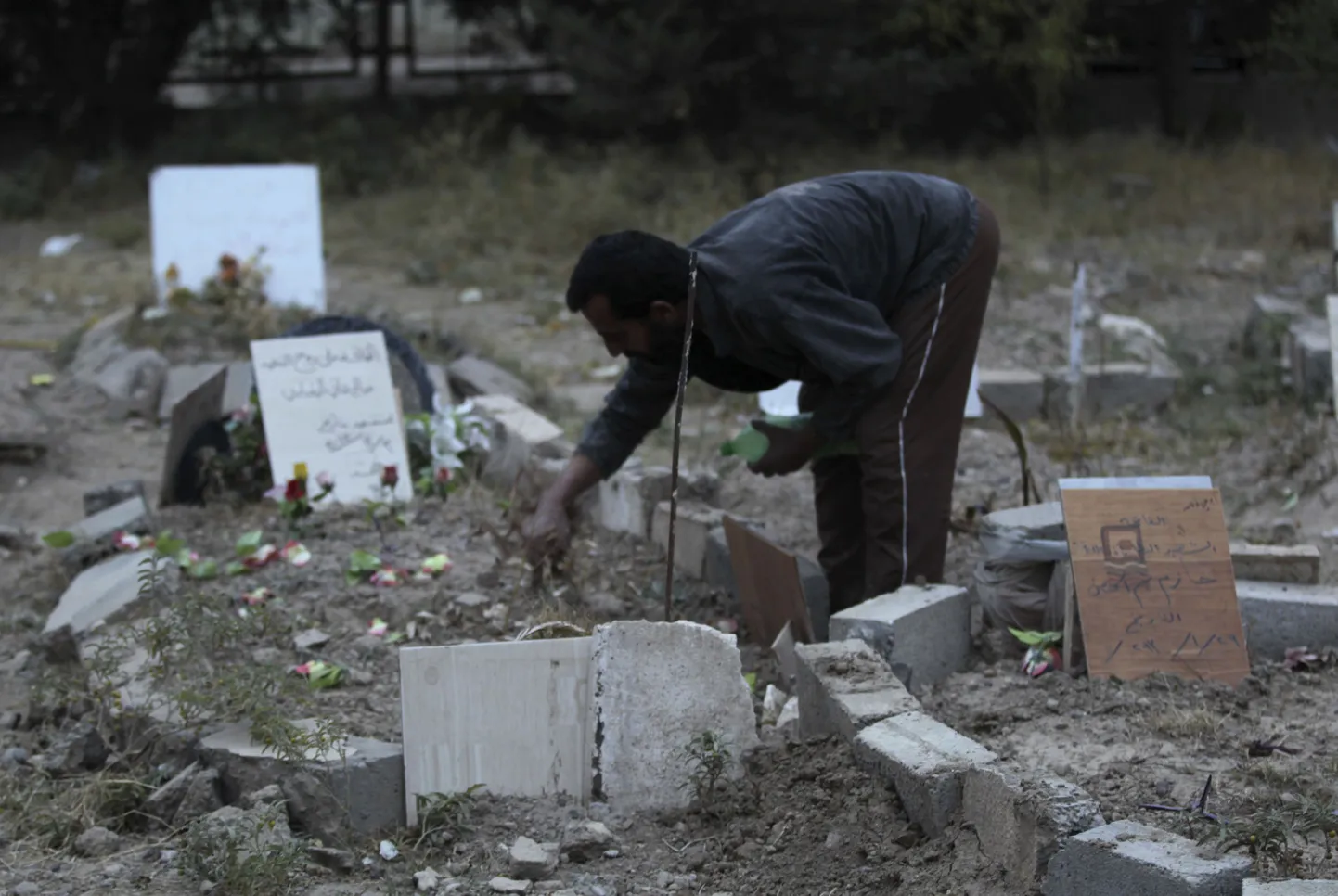 Vaba Süüria armee kalmistuks muudetud aed.