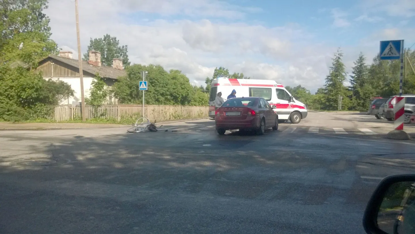 Õnnetuspaik Tartus Näituse ja Vaksali ristmikul.