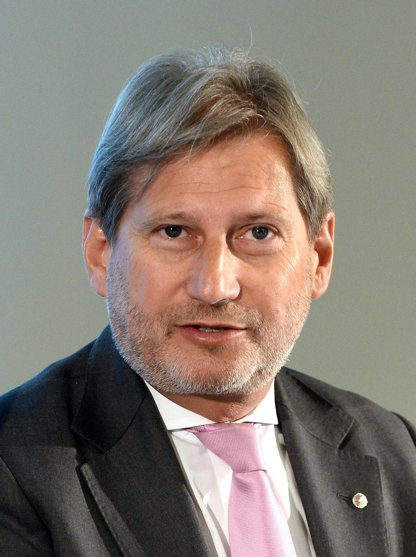 ELi naabruspoliitika- ja laienemisvolinik Johannes Hahn Riia idapartnerluse tippkohutumisel.
