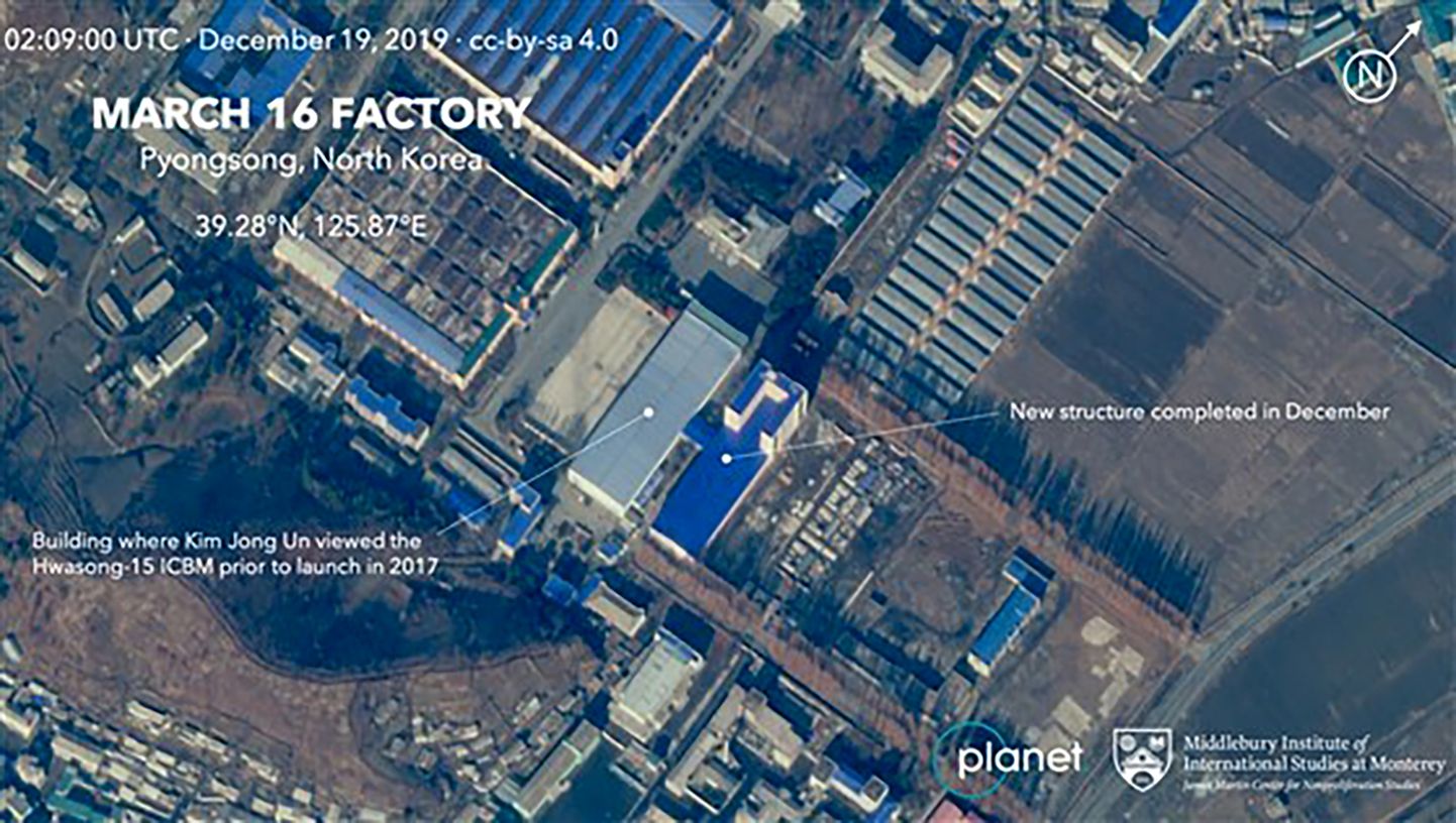 Planet Labsi foto Pyongyangi lähistel asuvast kaugmaarakettide stardiplatvorme tootvast tehasest.