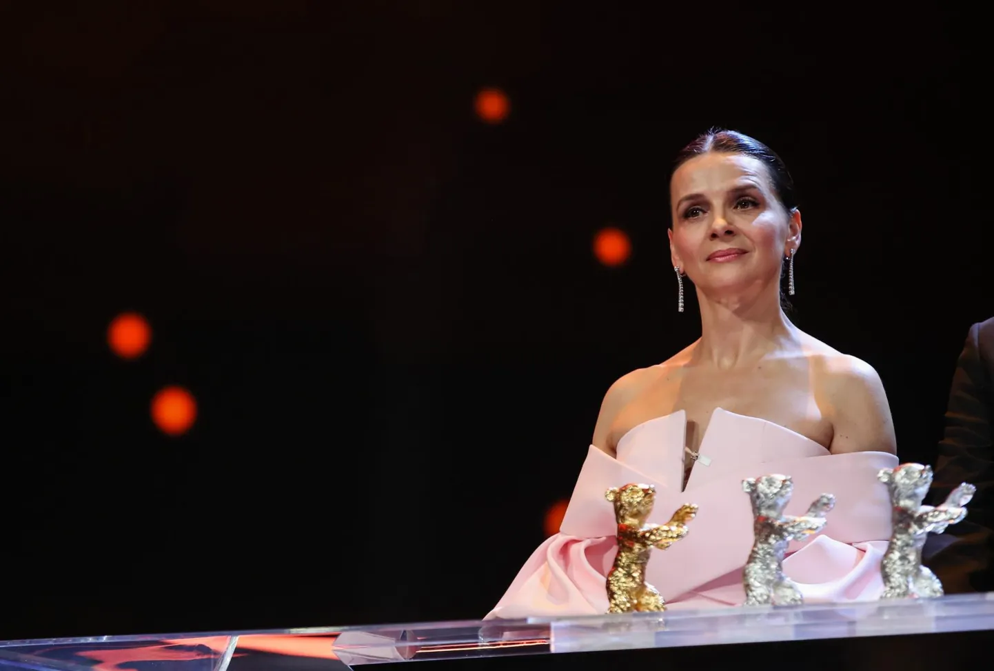 Berliini filmifestivali žürii esimees Juliette Binoche festivali auhinnatseremoonial.