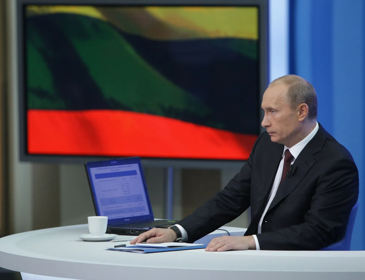 Владимир Путин во время «прямой линии».